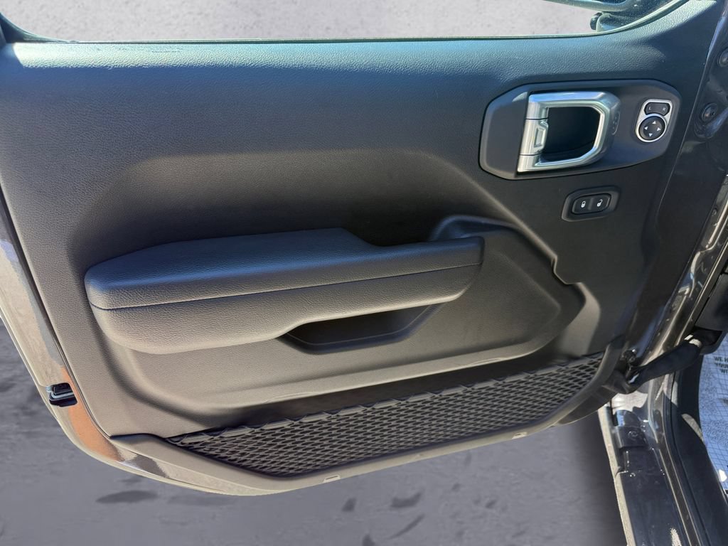 Used 2025 Jeep Wrangler Unlimited Sport AWD/4WD image 18