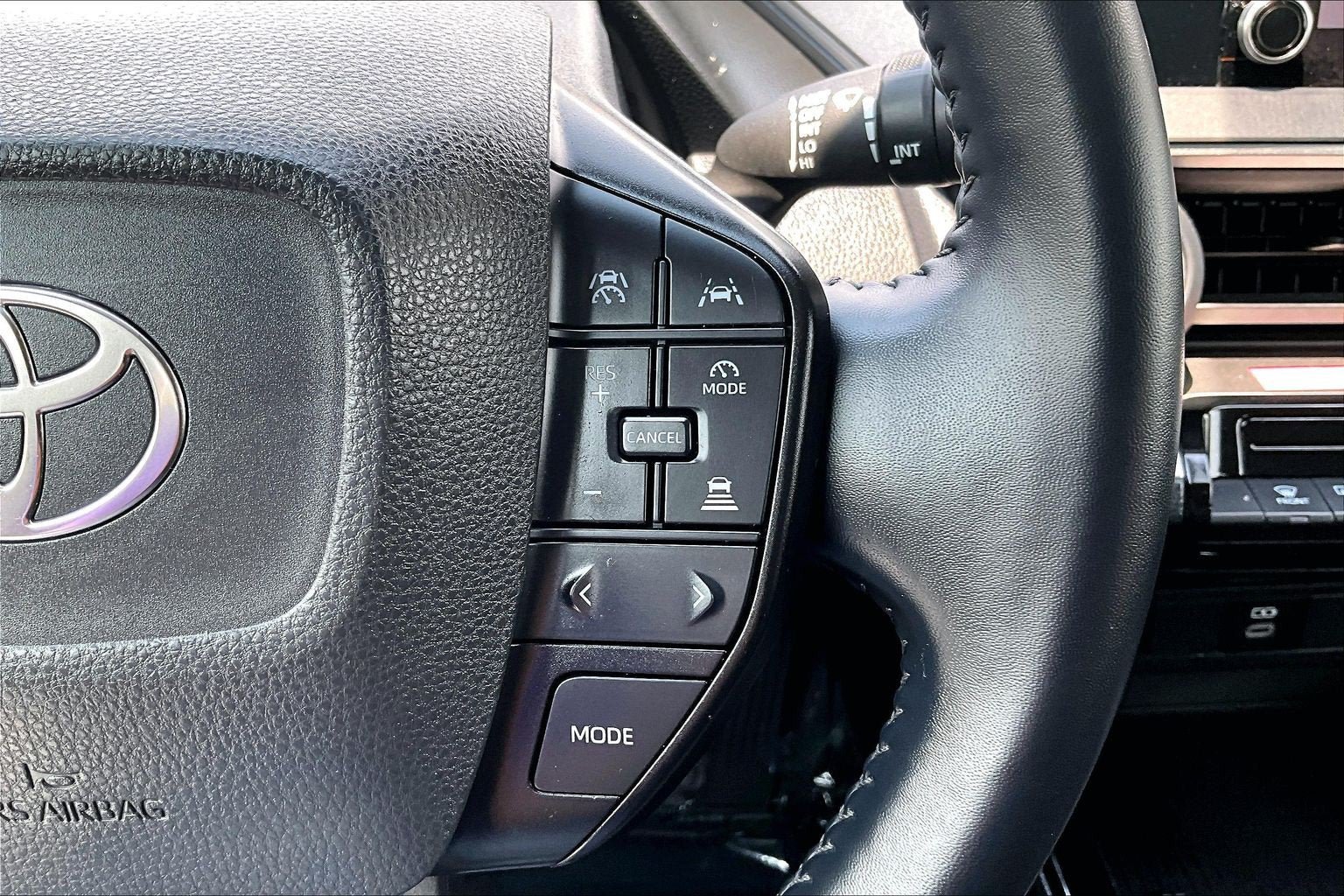 Used 2024 Toyota Prius LE FWD image 17