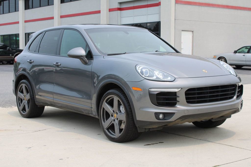 Used 2018 Porsche Cayenne S image 1