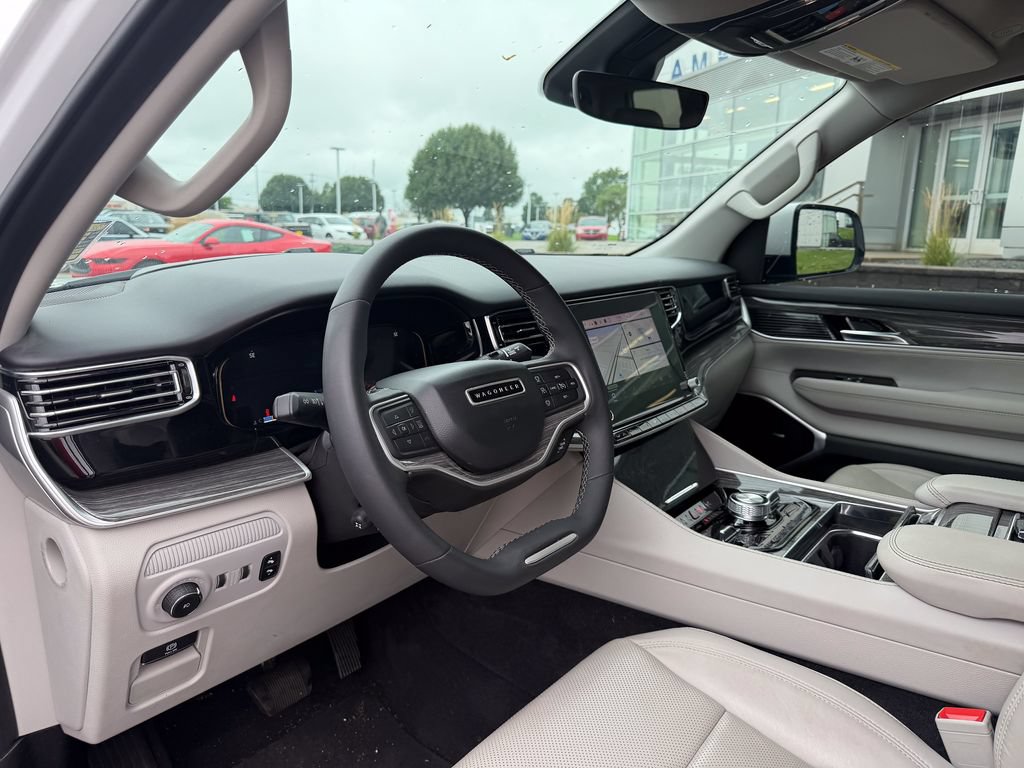 Used 2022 Jeep Wagoneer Series III w/ Premium Group I AWD/4WD image 9