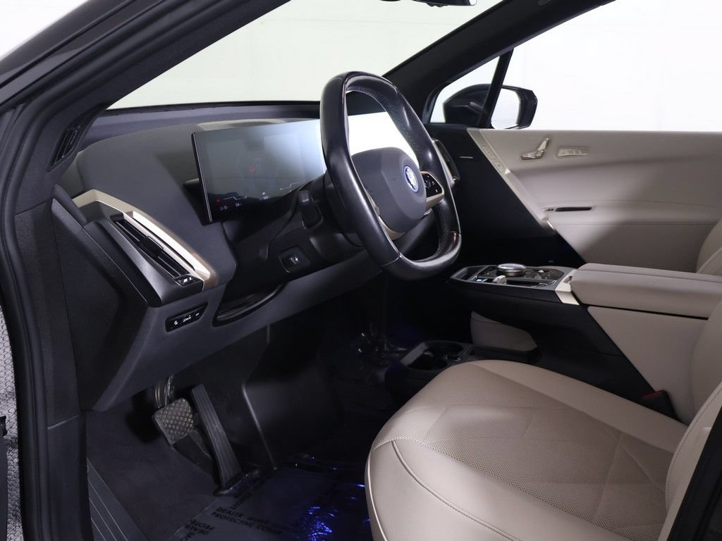 Used 2024 BMW iX xDrive50 w/ Premium Package AWD/4WD image 26