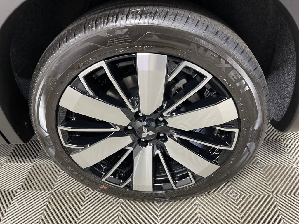 New 2025 Mitsubishi Outlander SE image 37