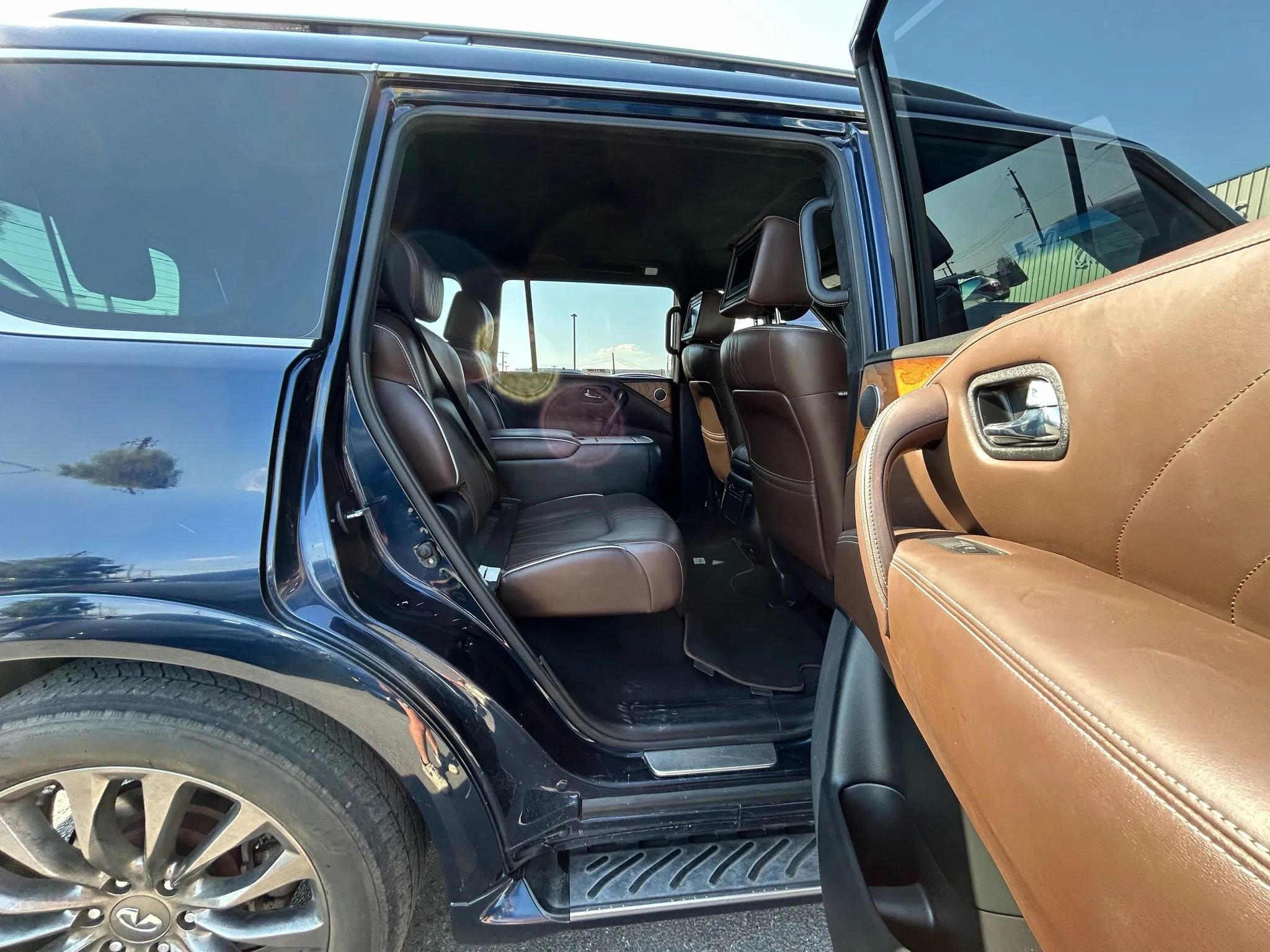 Used 2017 INFINITI QX80 Limited w/ All Season Package image 15