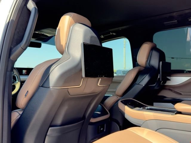 Used 2025 Lincoln Navigator L Black Label AWD/4WD image 17