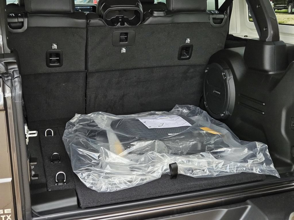 New 2025 Jeep Wrangler Unlimited Sahara AWD/4WD image 7