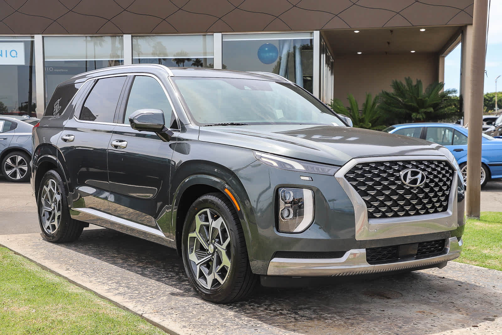 Used 2022 Hyundai Palisade Calligraphy w/ Cargo Package AWD/4WD image 3