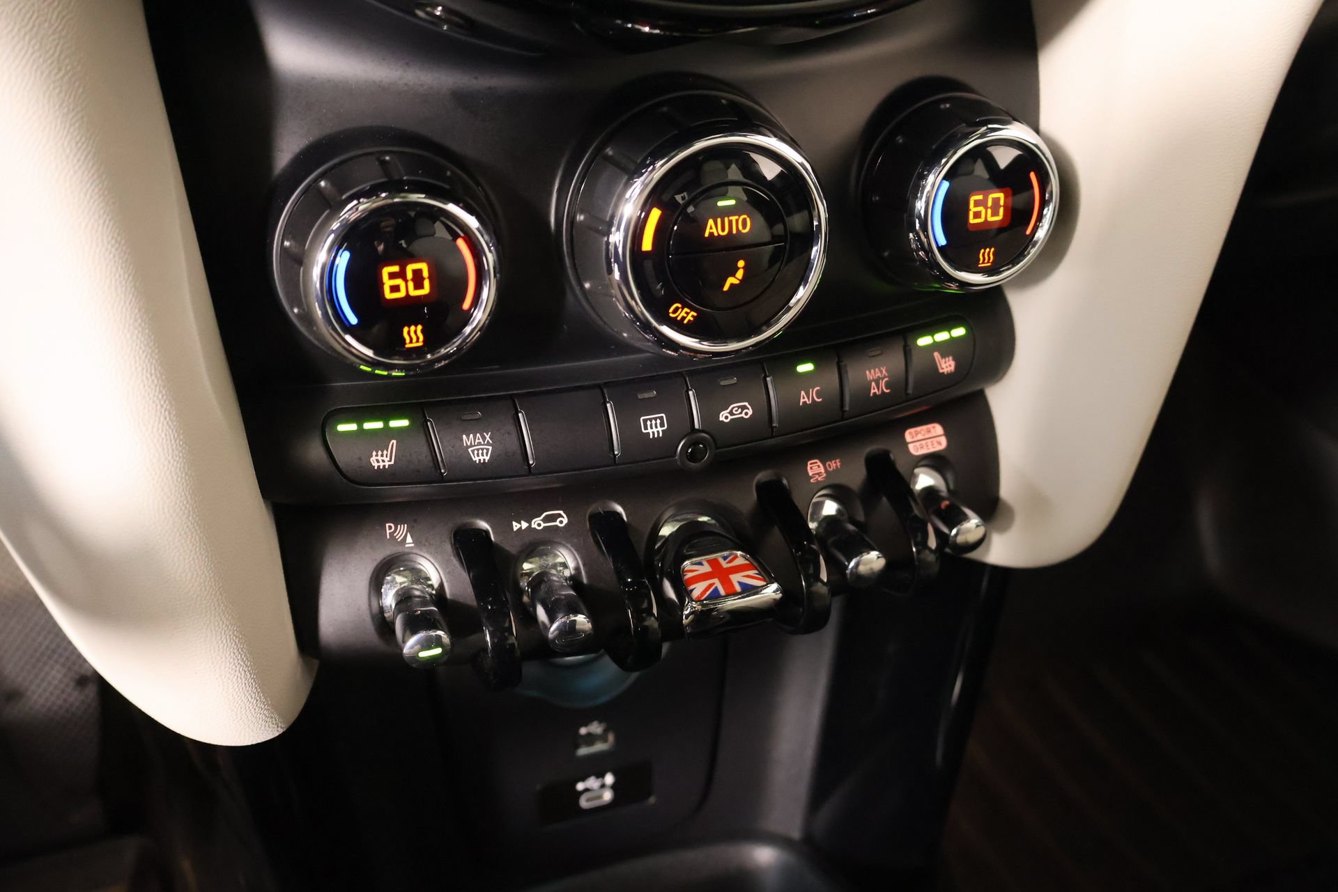 Used 2022 MINI Cooper SE FWD image 8