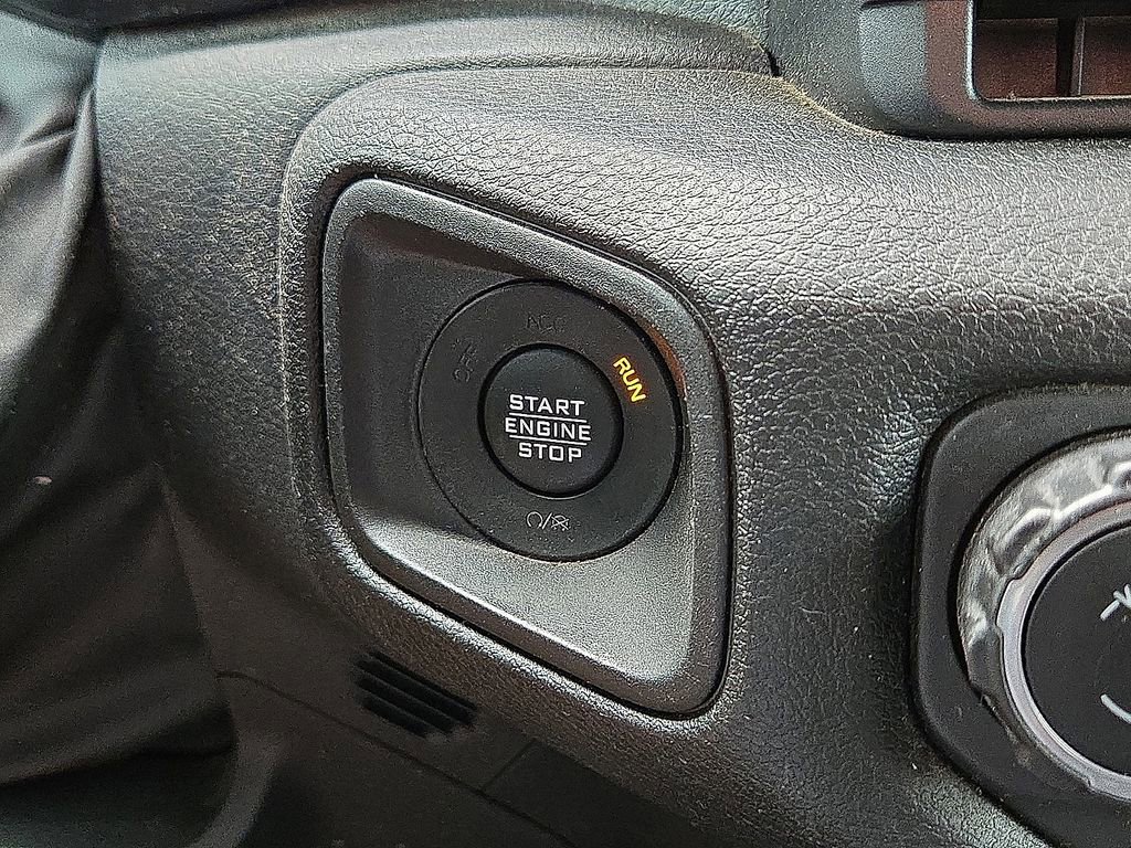 Used 2024 Jeep Wrangler Unlimited AWD/4WD image 31