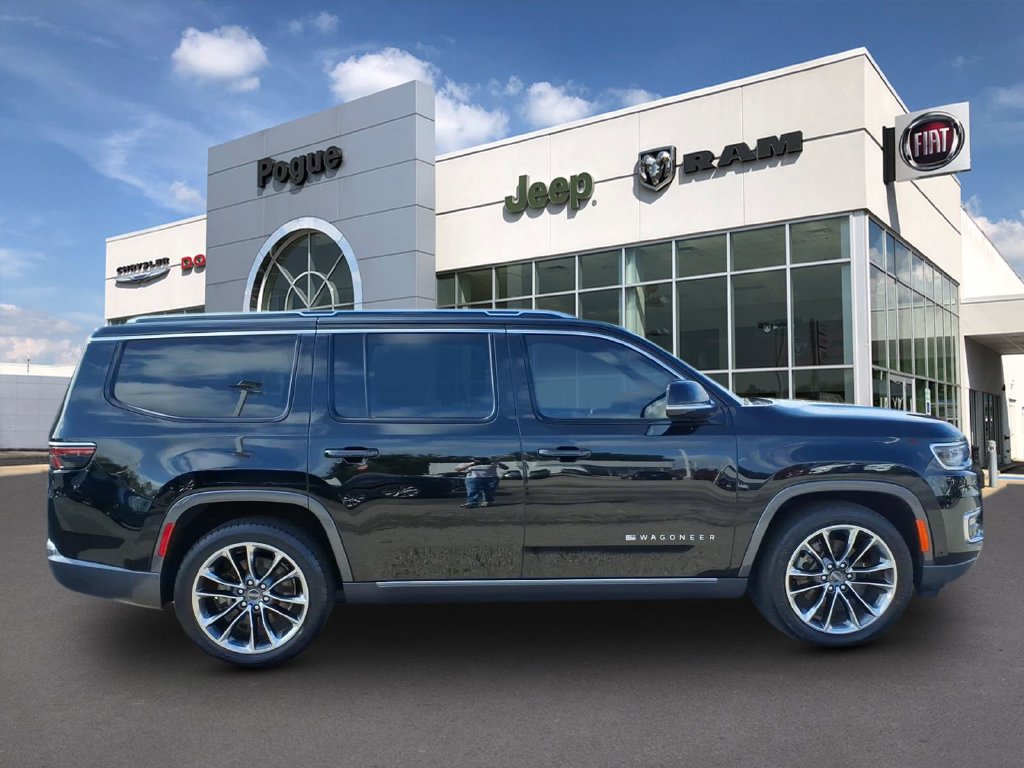 Used 2022 Jeep Wagoneer Series III w/ Premium Group I AWD/4WD image 2