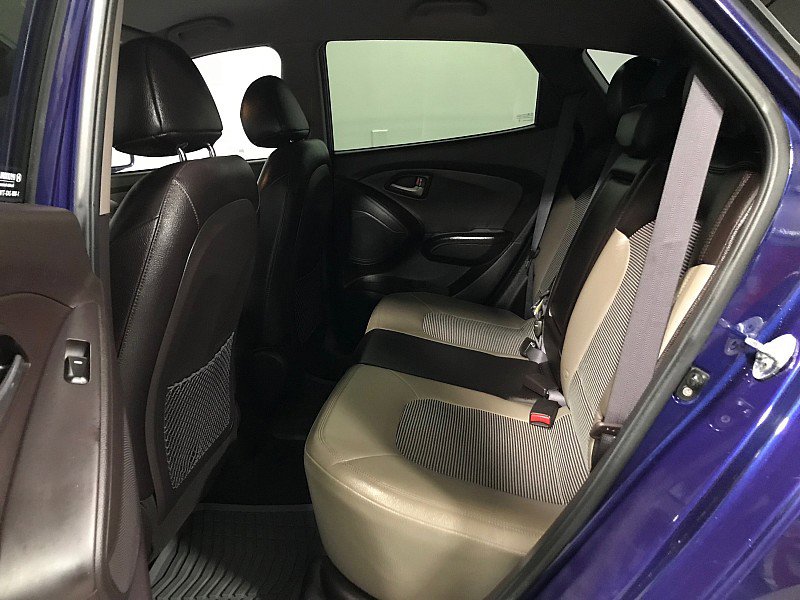 Used 2011 Hyundai Tucson GLS image 17