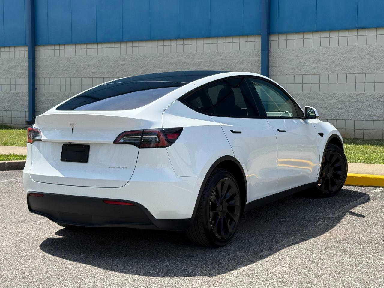 Used 2023 Tesla Model Y Long Range AWD/4WD image 5