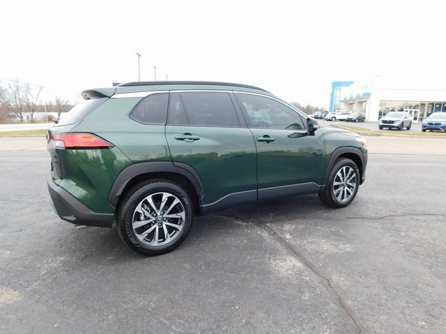 Used 2025 Toyota Corolla Cross XLE w/ Convenience Package image 3