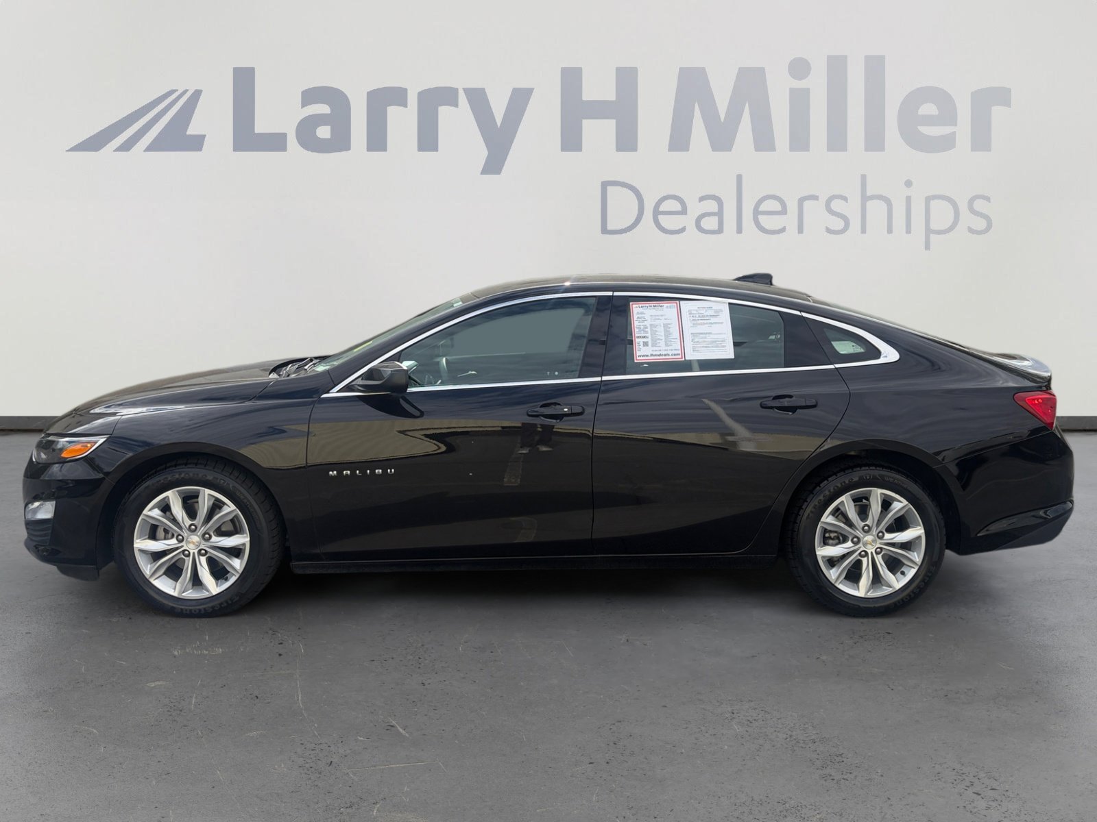 Used 2024 Chevrolet Malibu LT FWD image 2