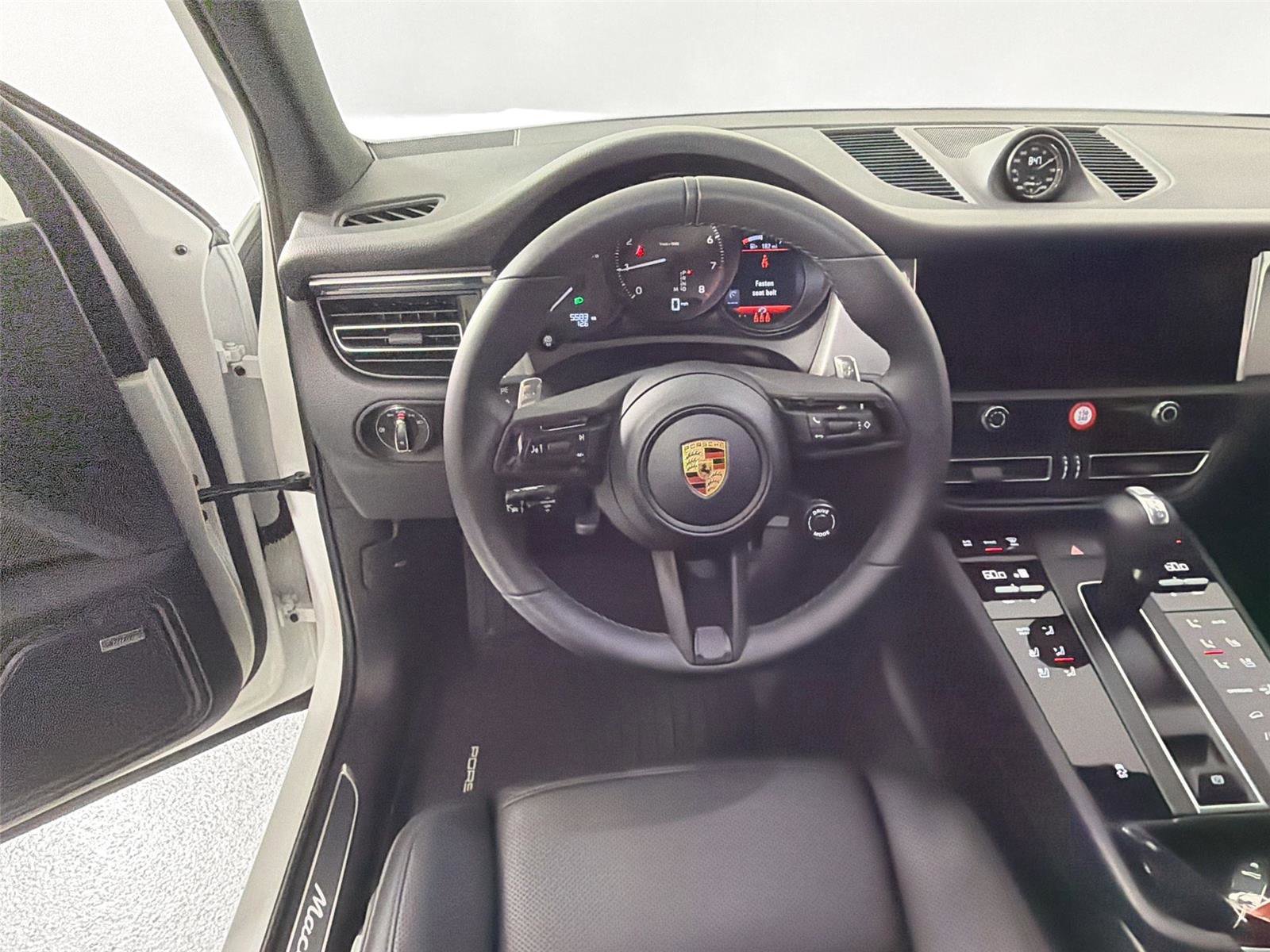 Certified 2026 Porsche Macan Turbo AWD/4WD image 18