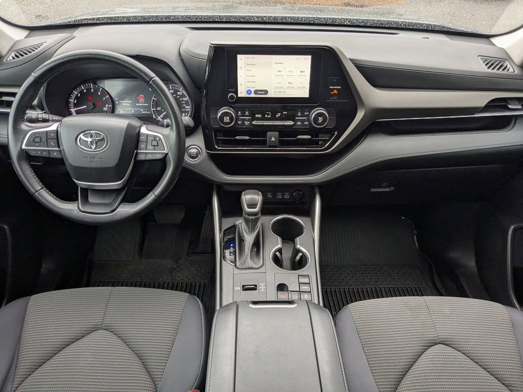 Used 2023 Toyota Highlander LE image 15