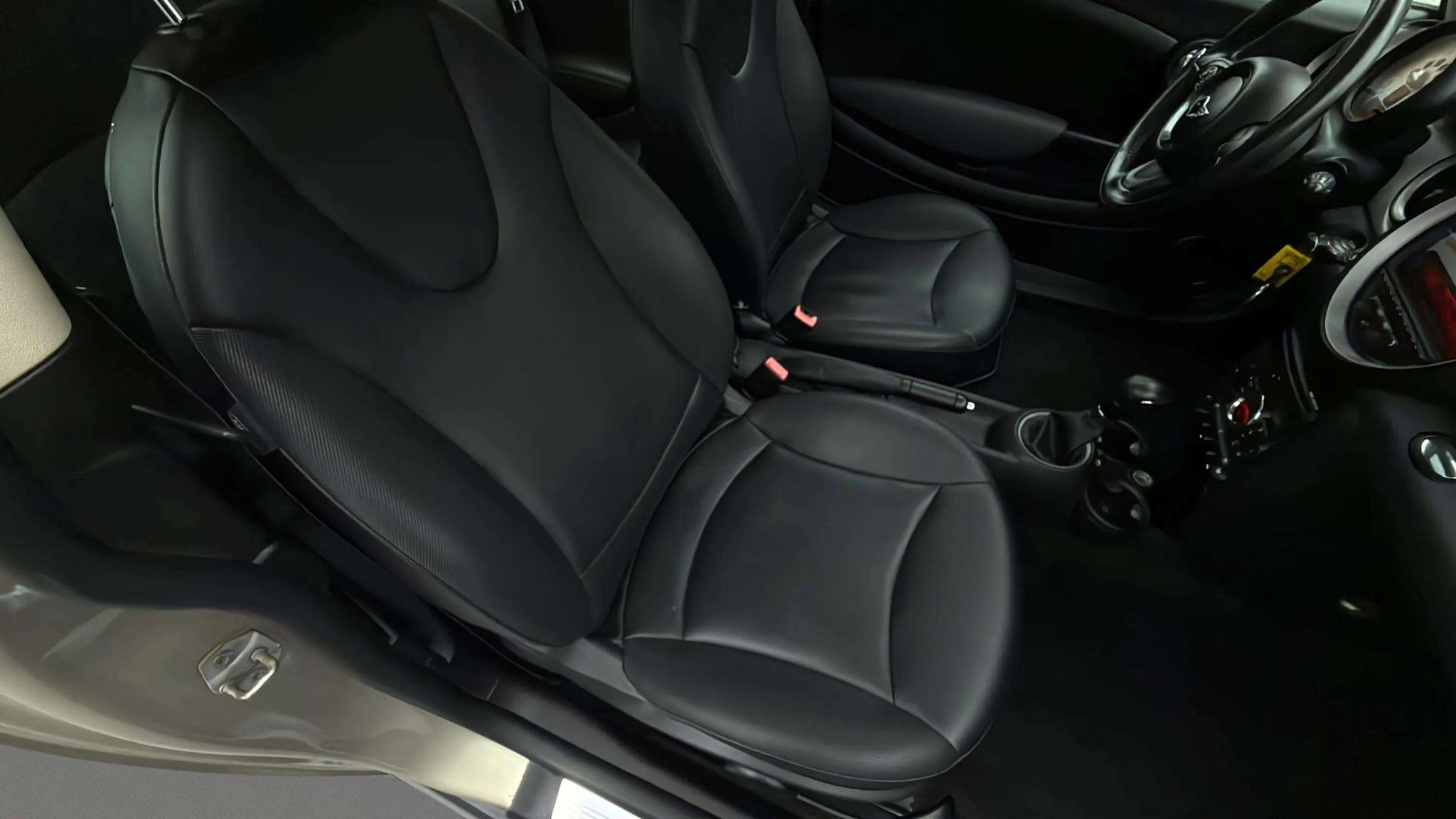 Used 2011 MINI Cooper Hardtop image 21