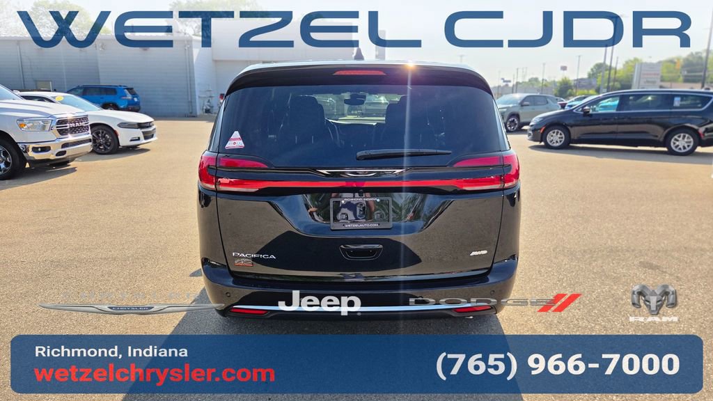 New 2027 Chrysler Pacifica Select AWD/4WD image 6
