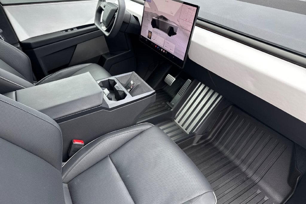 Used 2024 Tesla Cybertruck AWD Crew Cab image 14