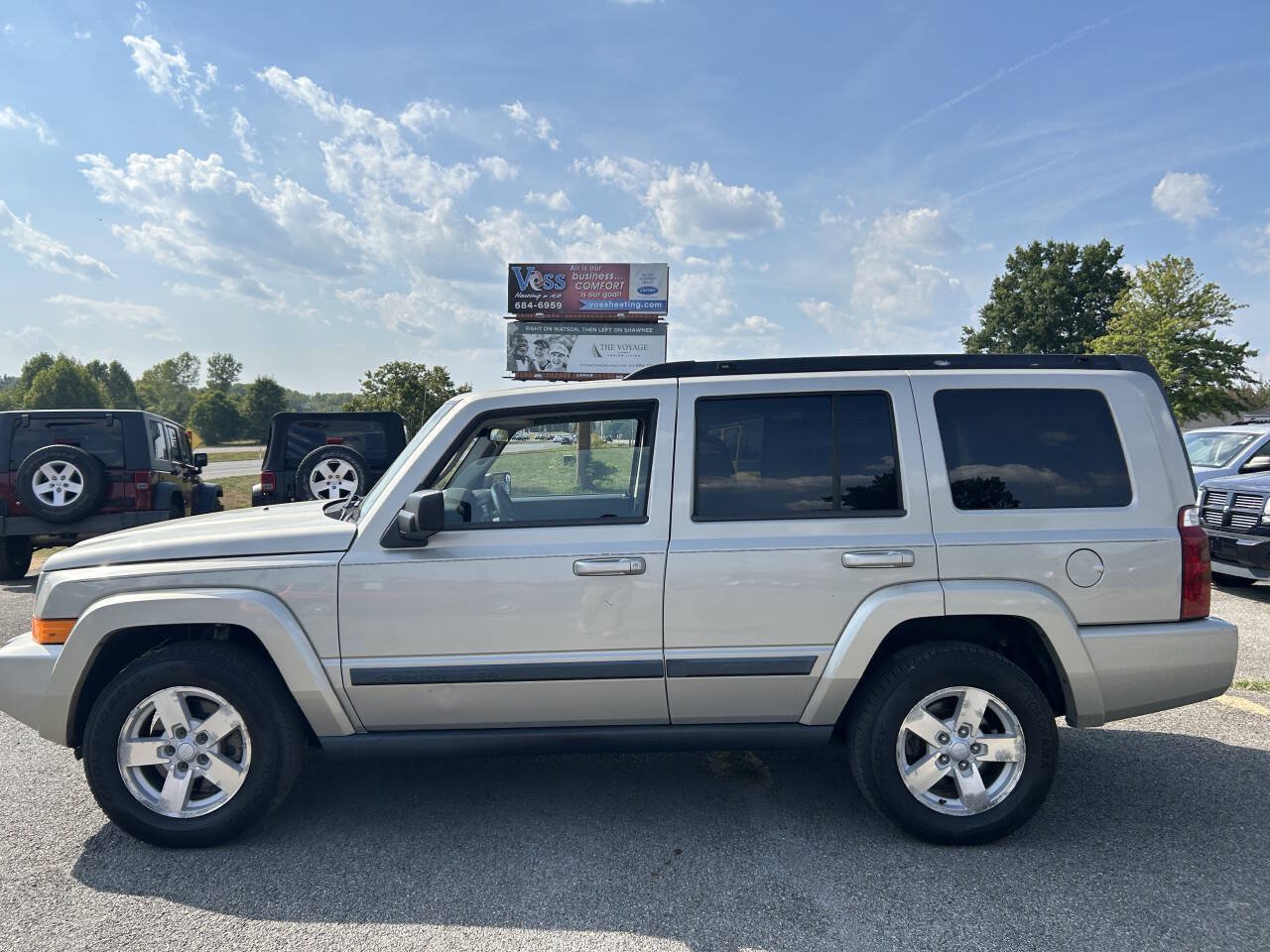 Used 2008 Jeep Commander Sport AWD/4WD image 20