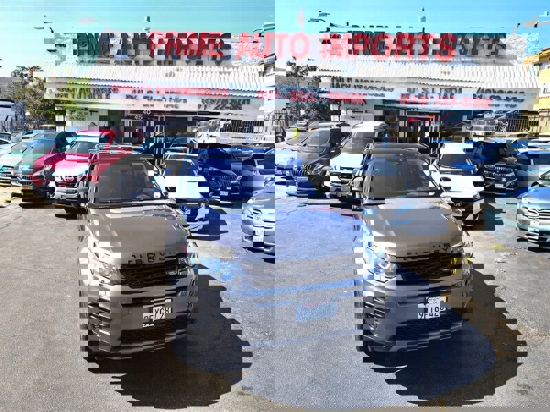 Used 2019 Land Rover Discovery Sport SE image 12