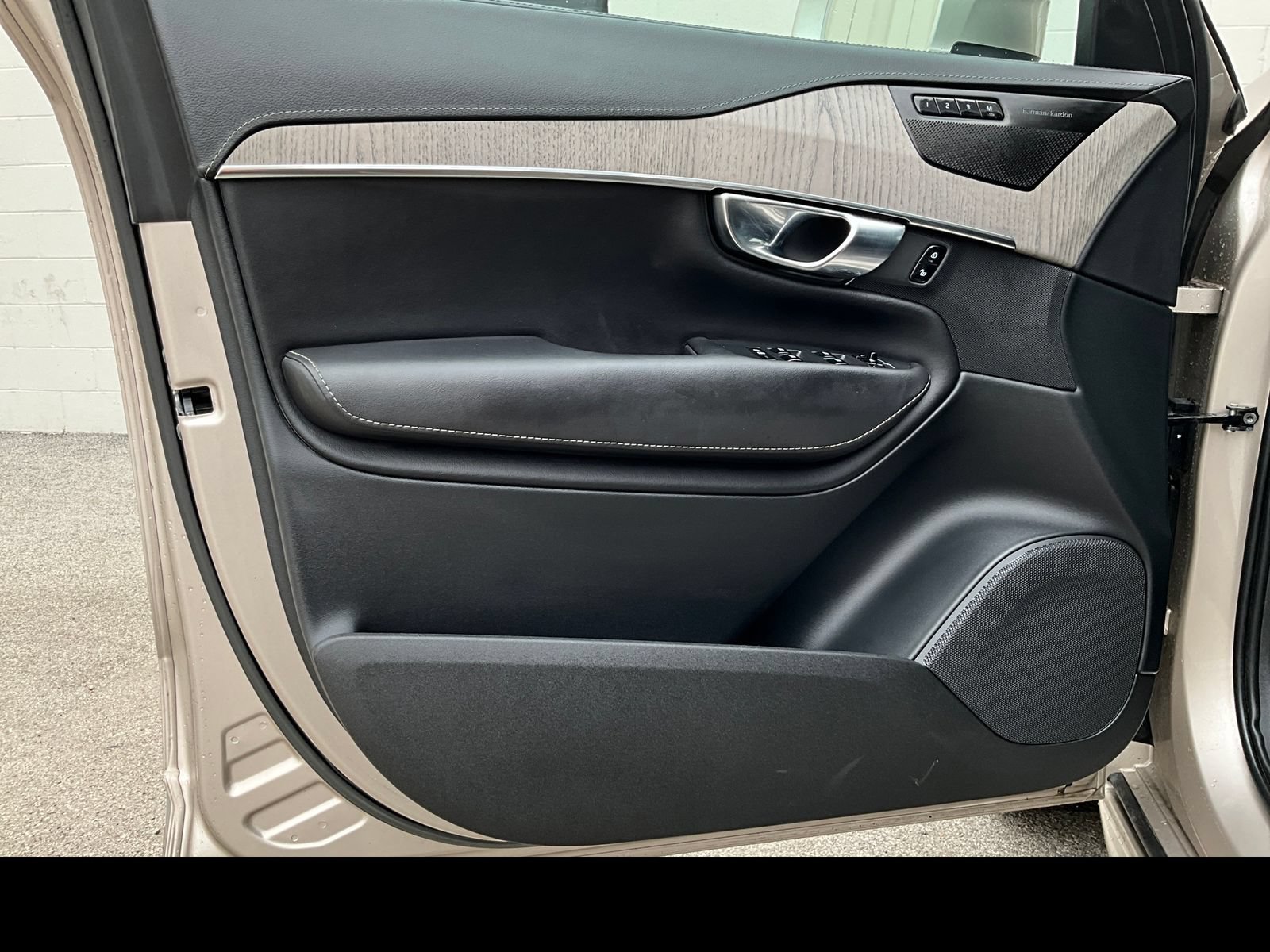 Certified 2023 Volvo XC90 B6 Ultimate w/ Protection Package Premier AWD/4WD image 24