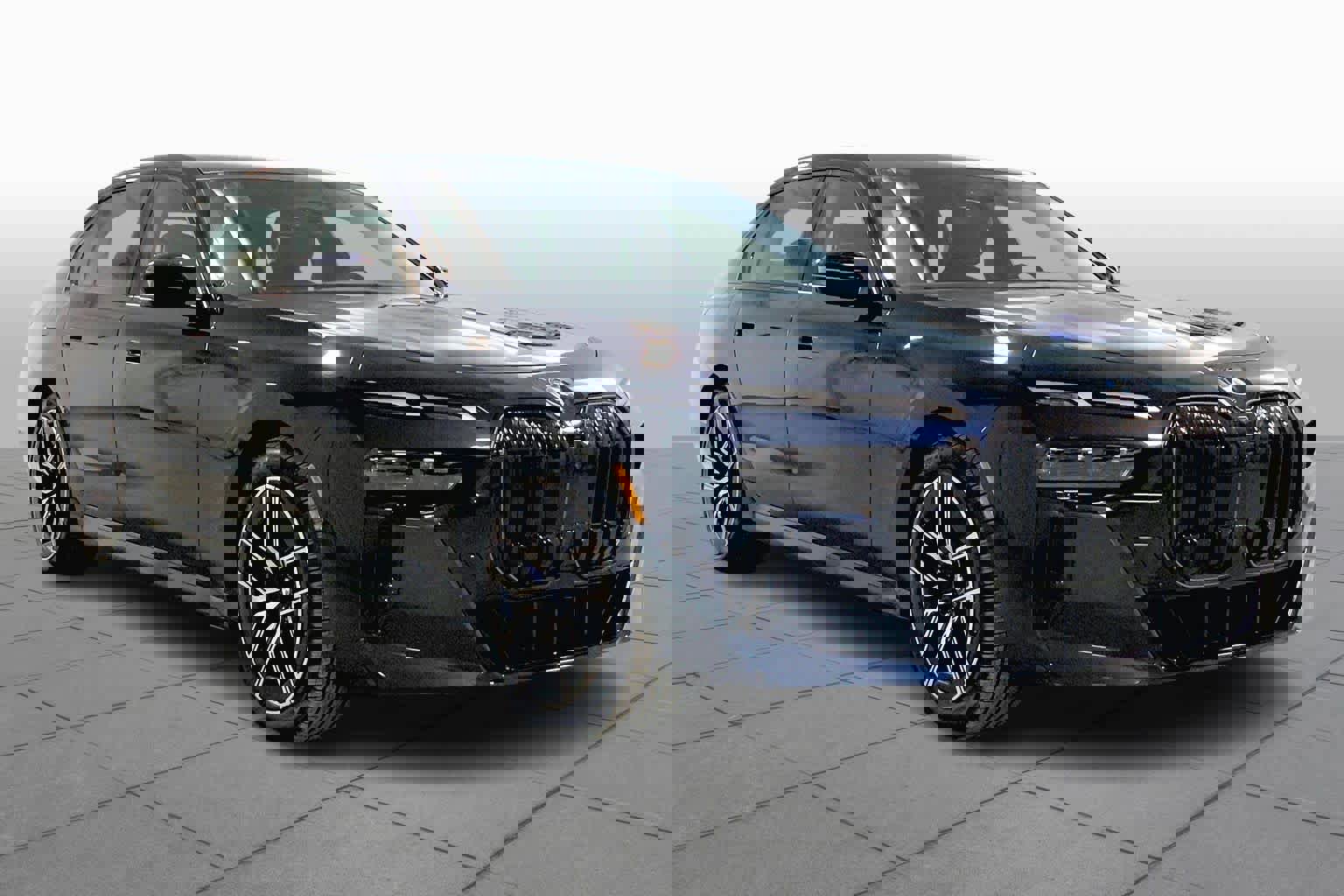 Used 2025 BMW 760i xDrive image 2