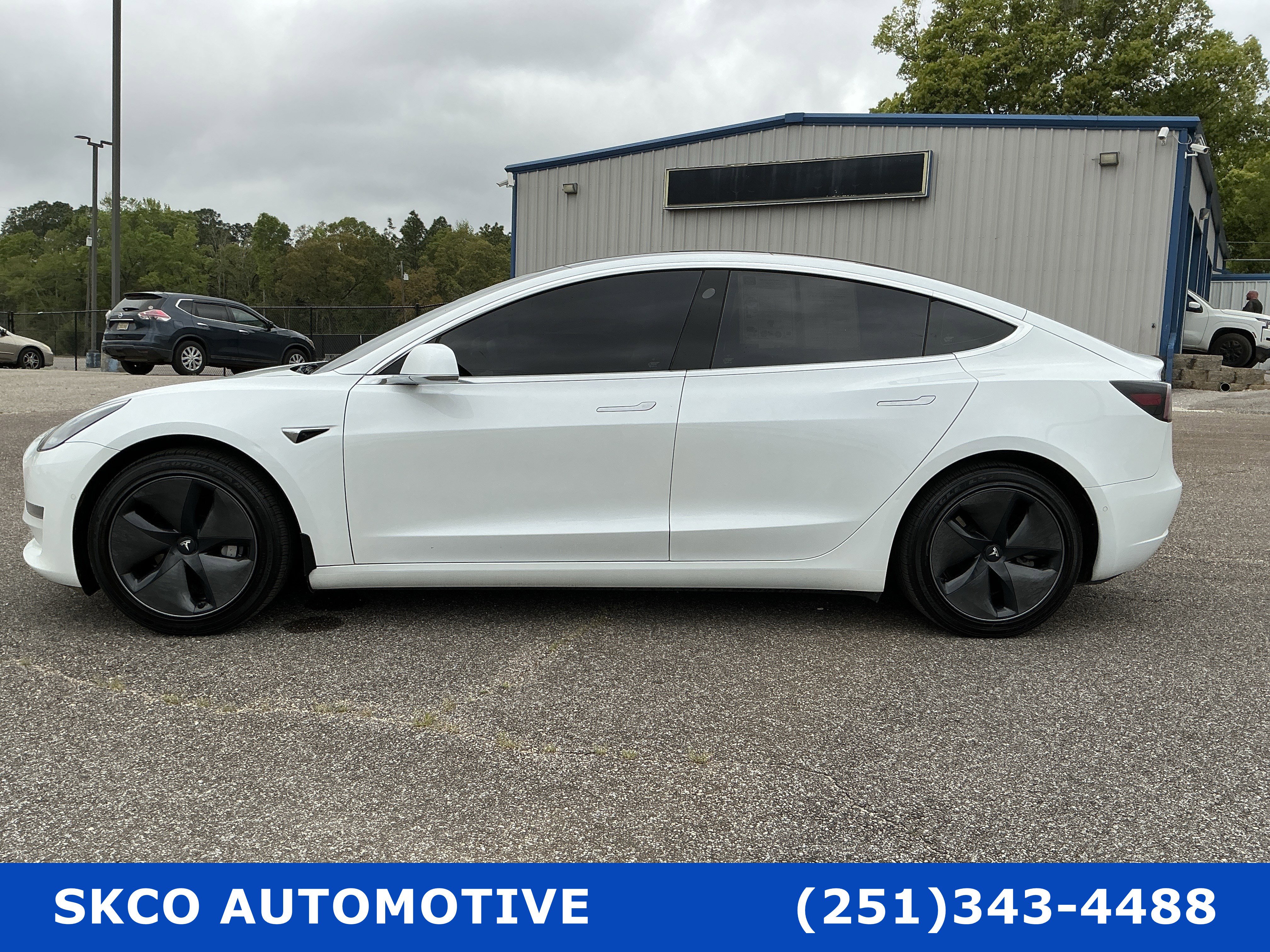 Used 2020 Tesla Model 3 Standard Range image 2