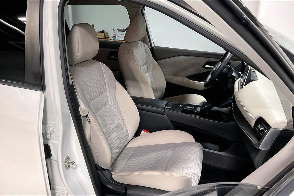Used 2023 Nissan Rogue SV FWD image 9
