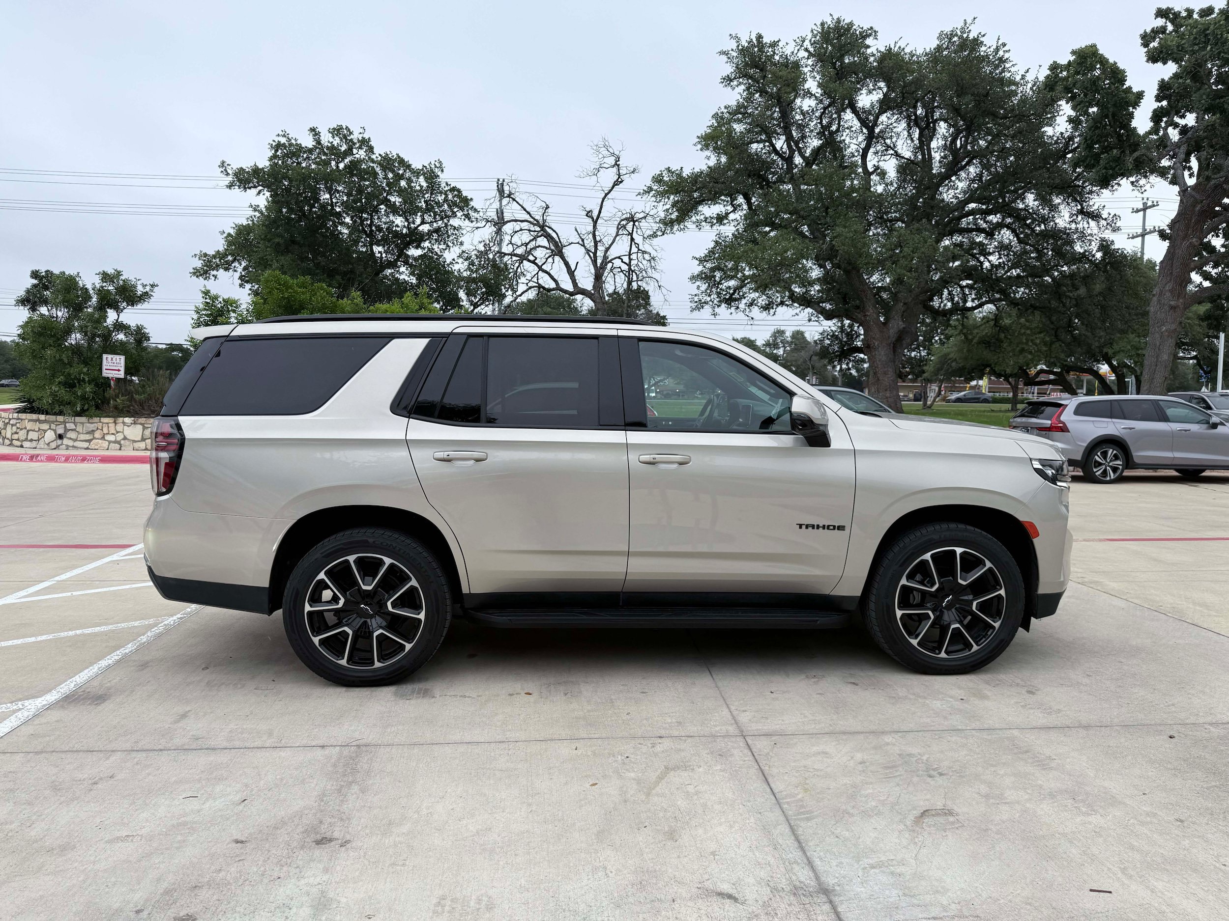 Used 2022 Chevrolet Tahoe RST w/ Luxury Package RWD image 6