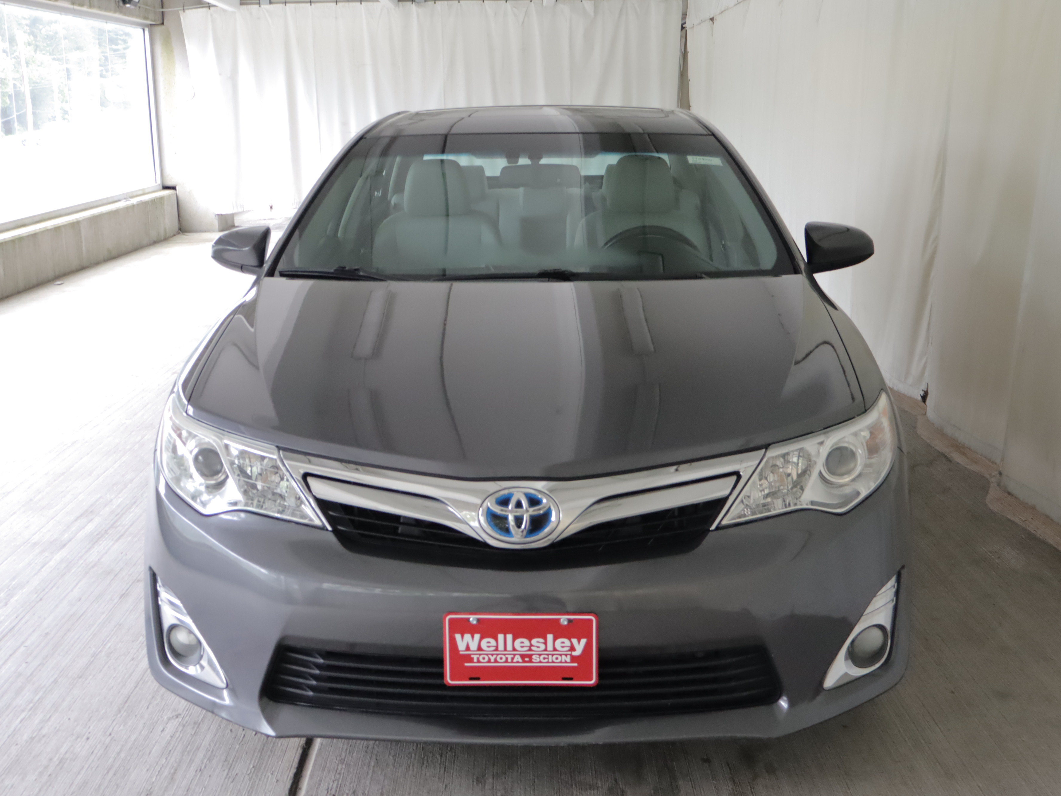 Used 2014 Toyota Camry XLE w/ Moonroof Package FWD image 4