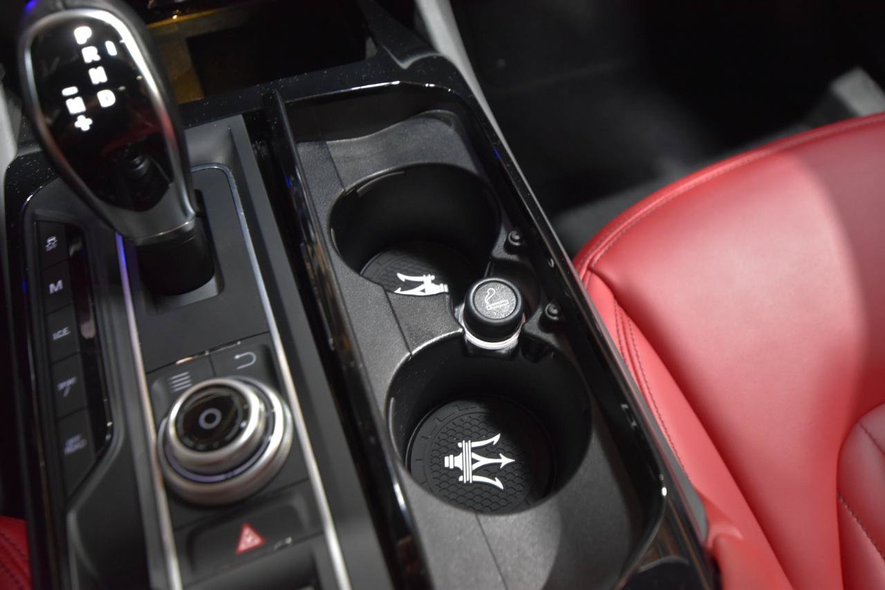 Used 2018 Maserati Levante AWD/4WD image 40