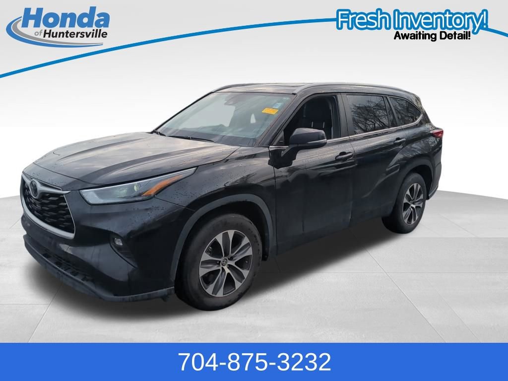 Used 2023 Toyota Highlander XLE image 4