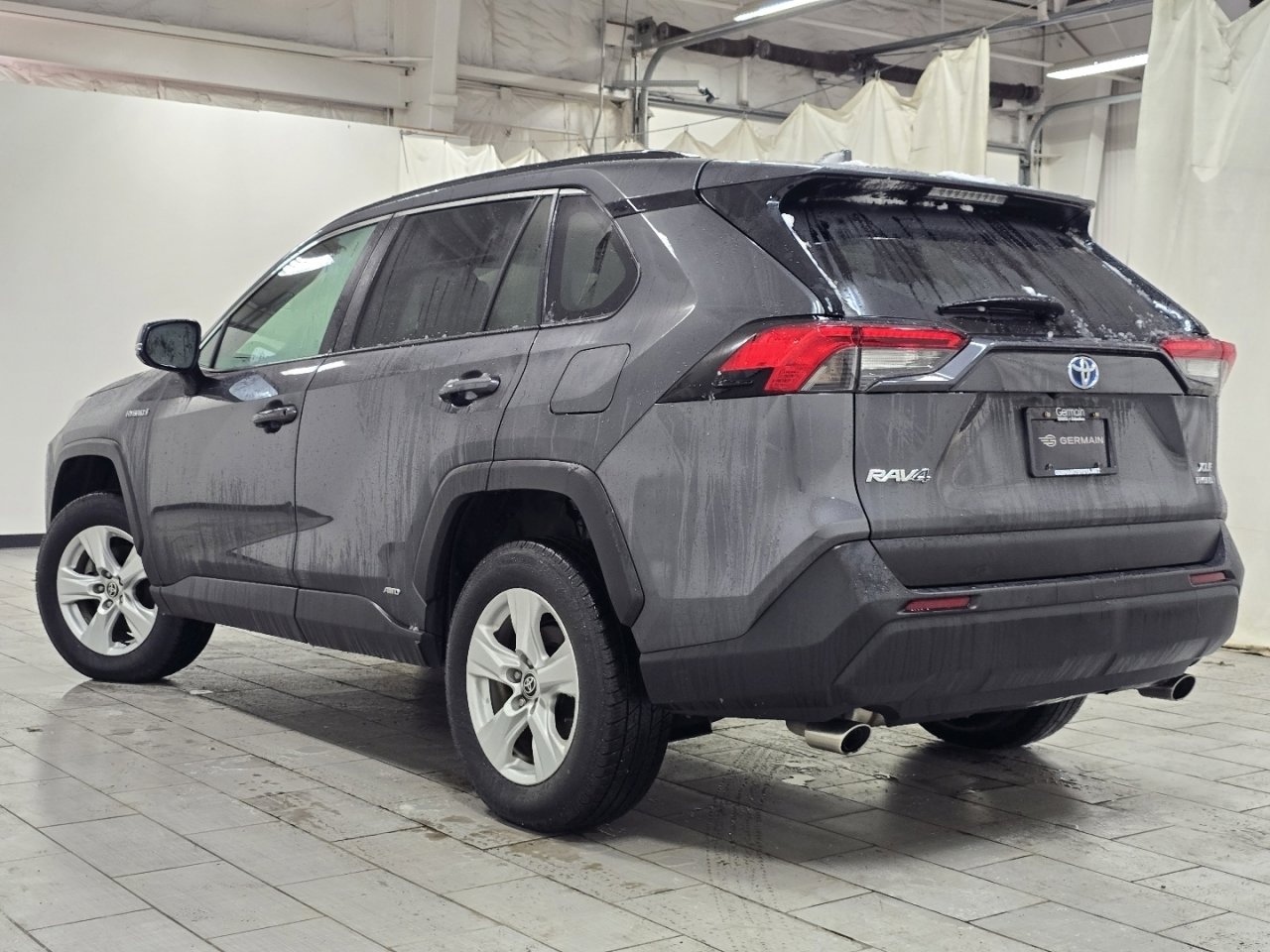 Used 2021 Toyota RAV4 XLE image 12