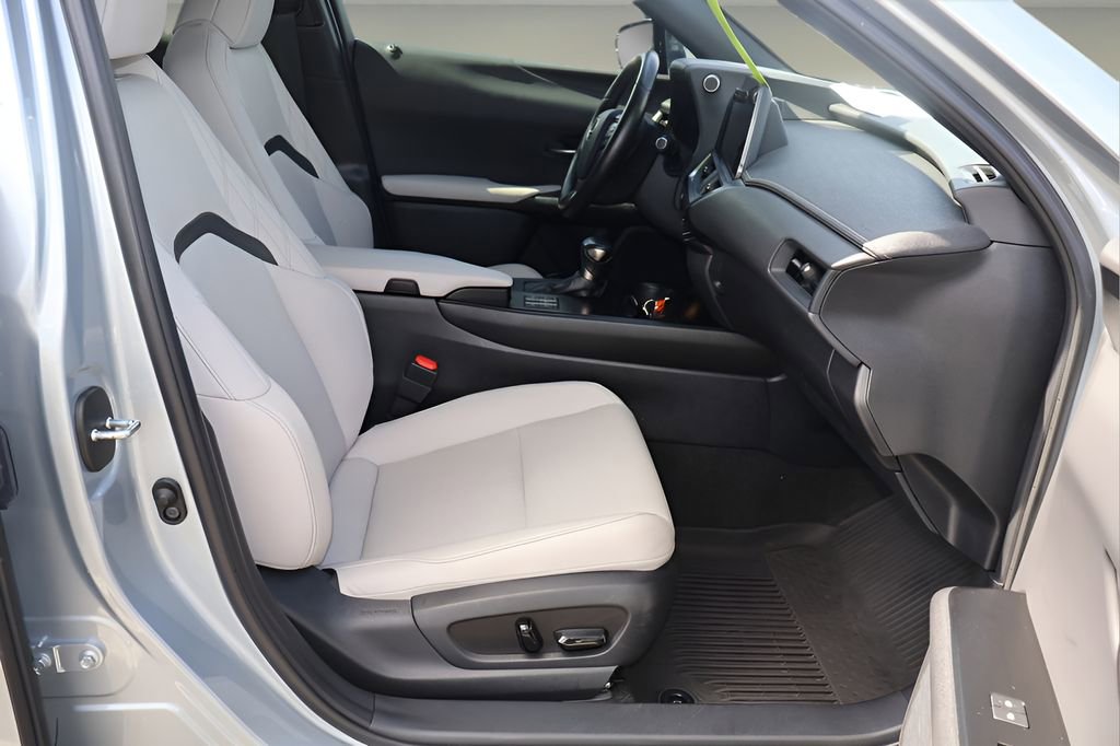 Used 2023 Lexus UX 250h FWD w/ Accessory Package (Z2) image 17