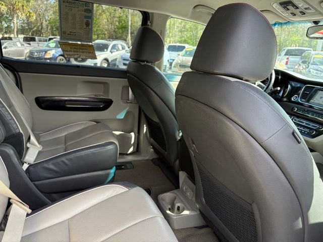 Used 2017 Kia Sedona SX image 27