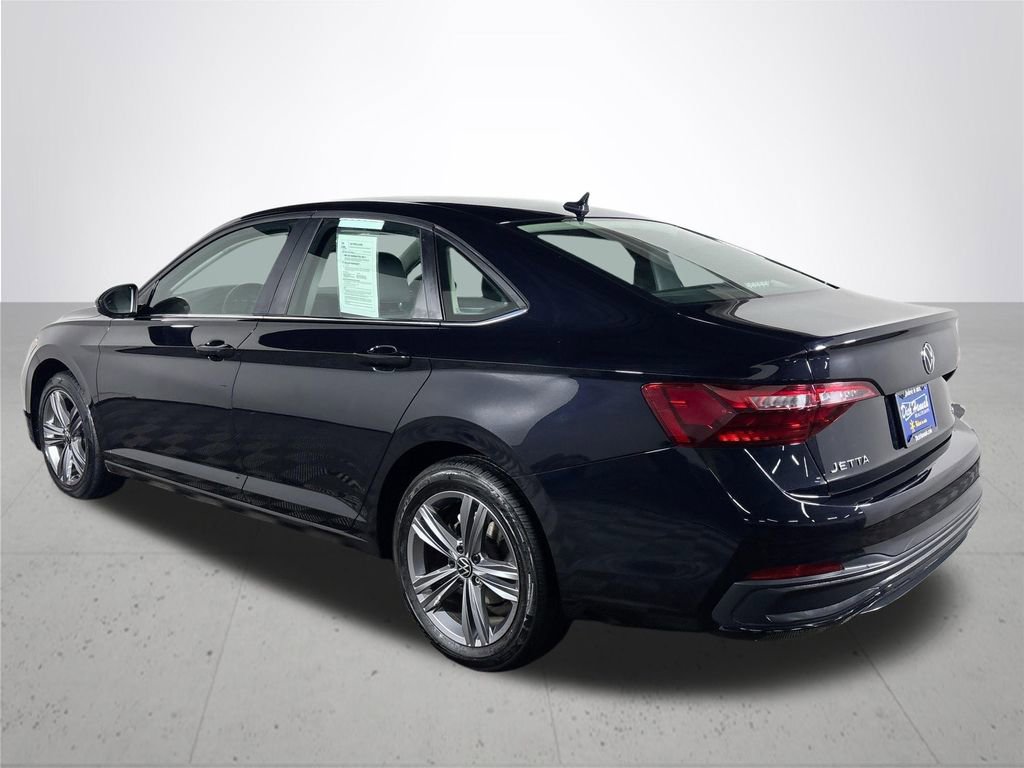 Used 2024 Volkswagen Jetta SE image 8