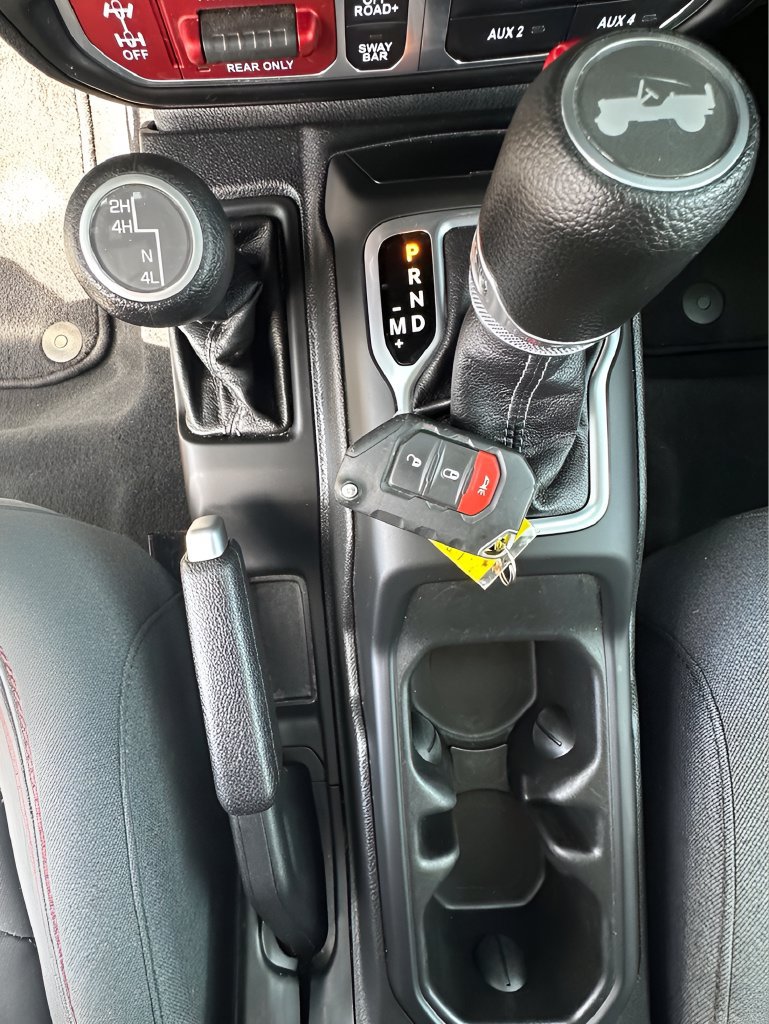 Used 2025 Jeep Wrangler Unlimited Rubicon AWD/4WD image 19