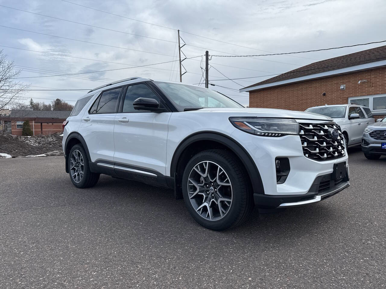 Certified 2025 Ford Explorer Platinum w/ Ultimate Package AWD/4WD image 4