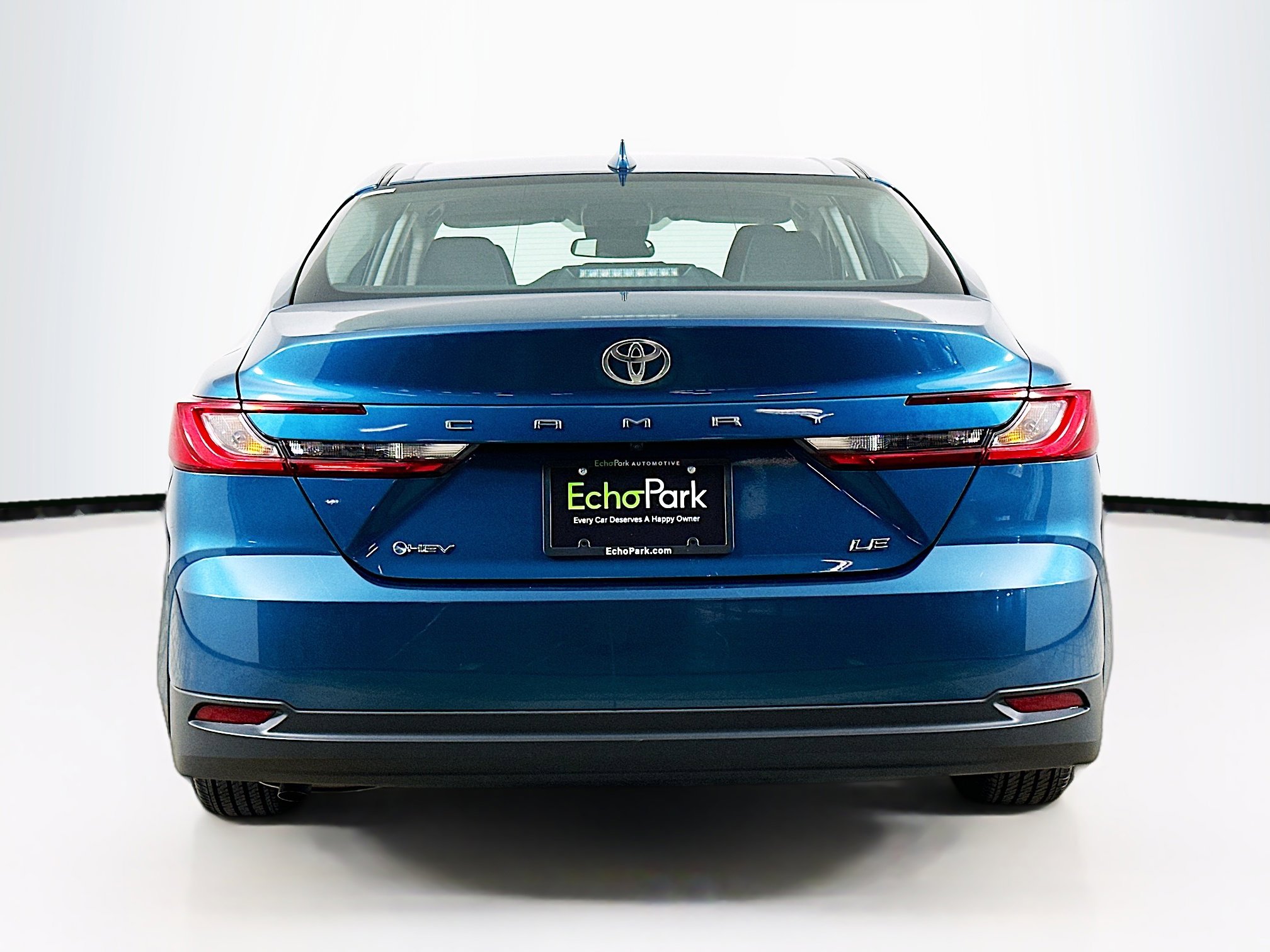 Used 2025 Toyota Camry LE image 7