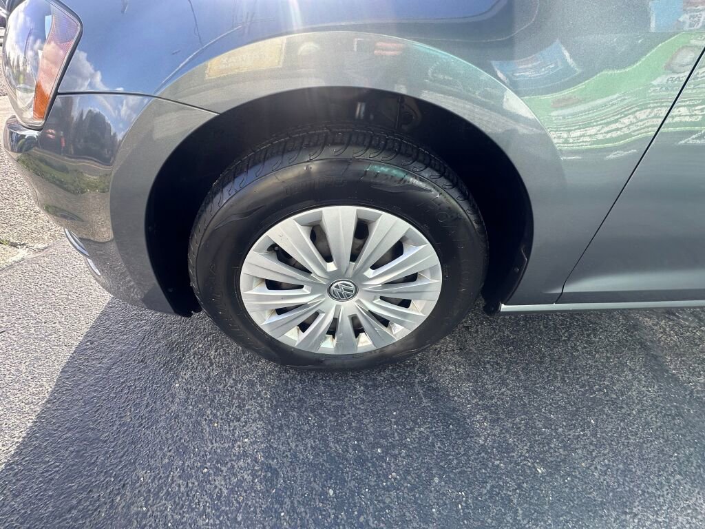 Used 2015 Volkswagen Golf Launch Edition image 15