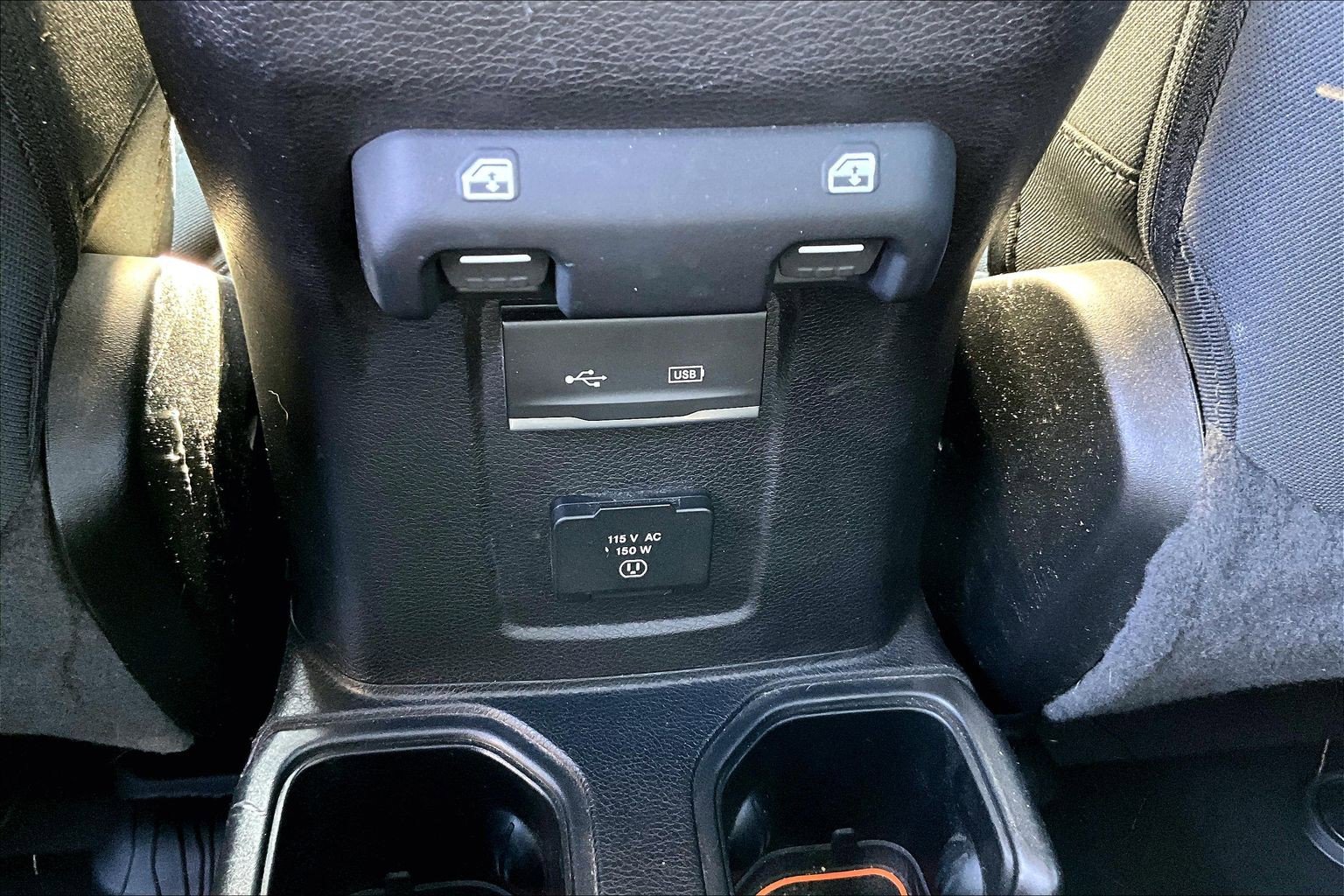Used 2020 Jeep Wrangler Unlimited Sahara w/ Uconnect 4C Nav & Sound Group AWD/4WD image 33
