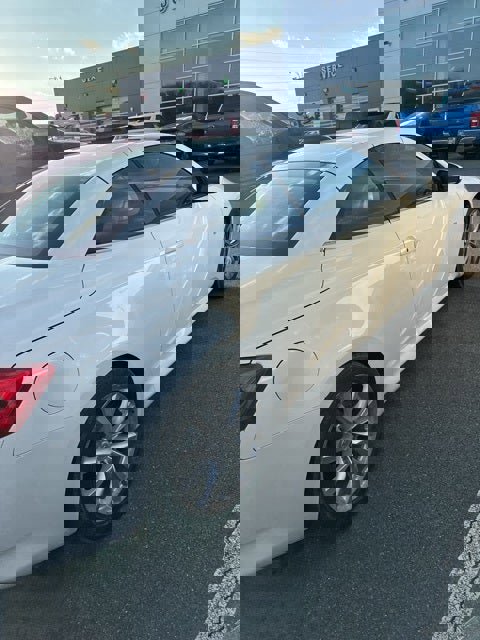 Used 2015 INFINITI Q60 Convertible w/ Premium Package image 6