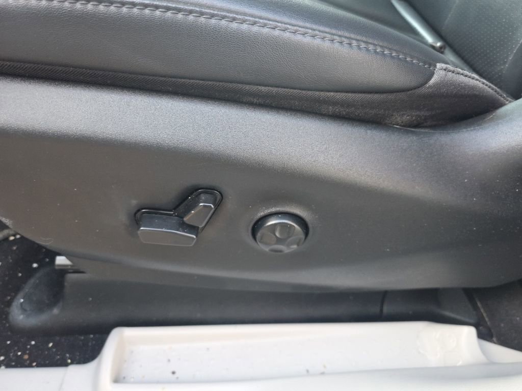 Used 2024 Chrysler Pacifica Touring-L image 16