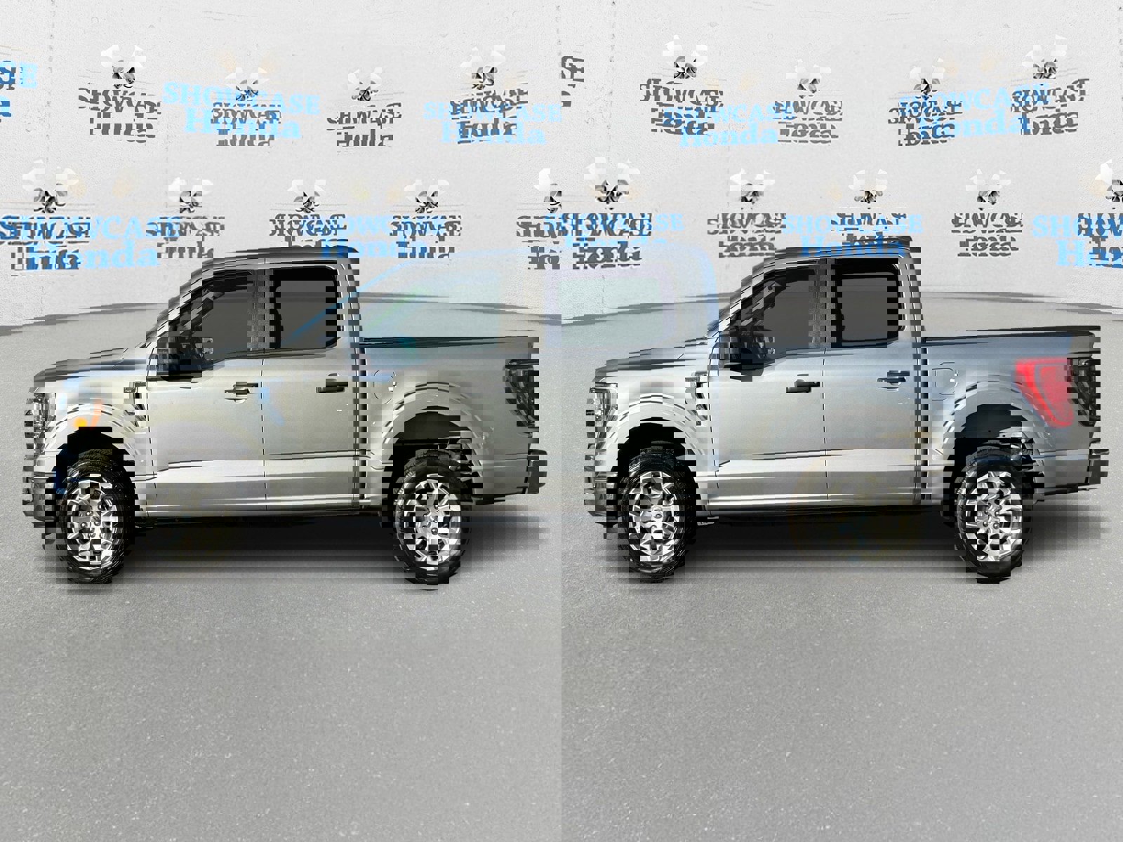 Used 2023 Ford F150 XLT image 4
