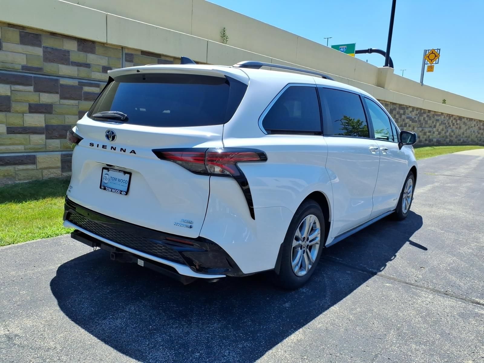 Used 2021 Toyota Sienna XSE AWD/4WD image 9