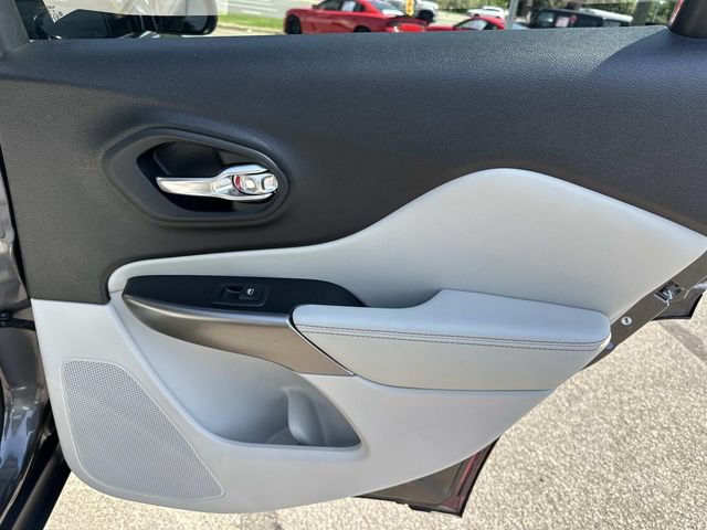 Used 2021 Jeep Cherokee Limited FWD image 12