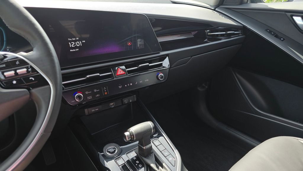 Used 2023 Kia Niro EX FWD image 34