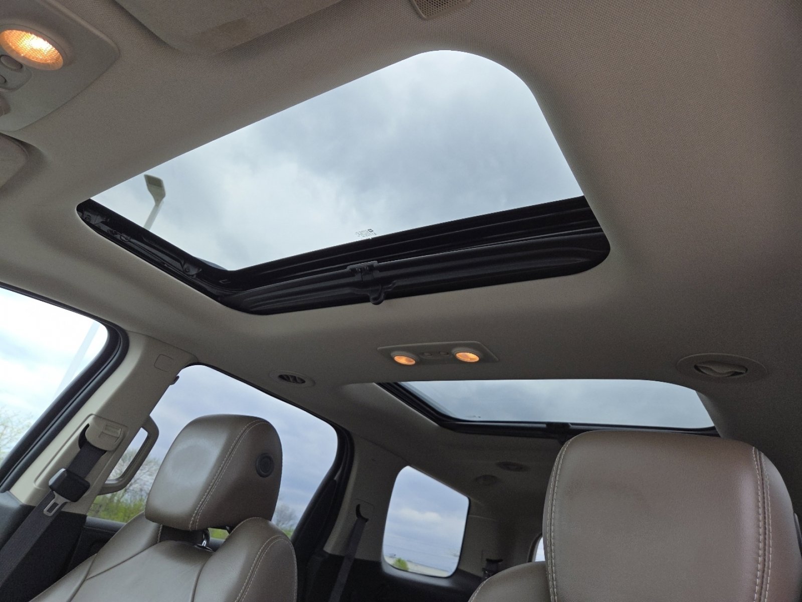 Used 2017 GMC Acadia Limited SLT image 3