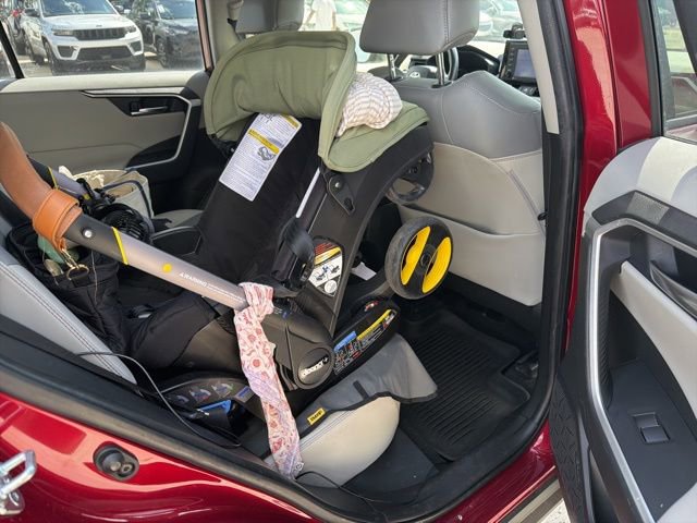 Used 2020 Toyota RAV4 XLE Premium image 14