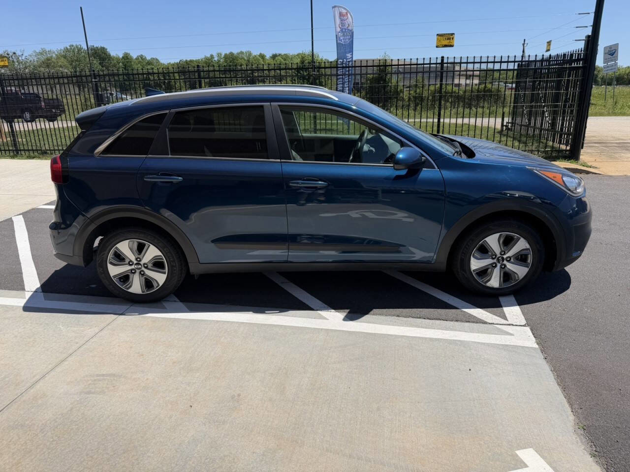 Used 2019 Kia Niro LX FWD image 9